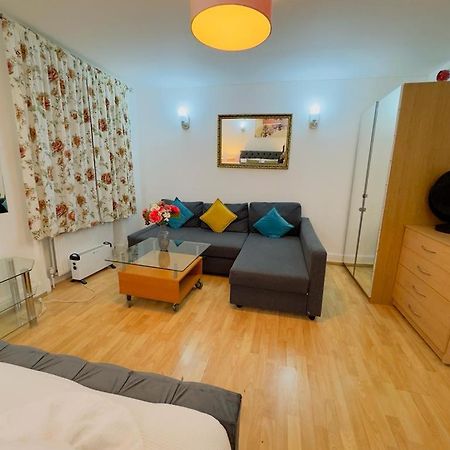 Bright Budget Studio Apartment In Central London Eksteriør bilde